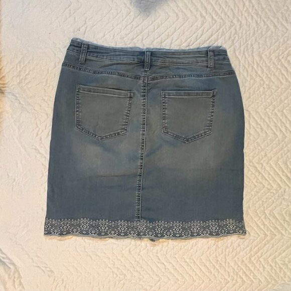 Denim skirt with embroidery - size 12 - Picture 2 of 3